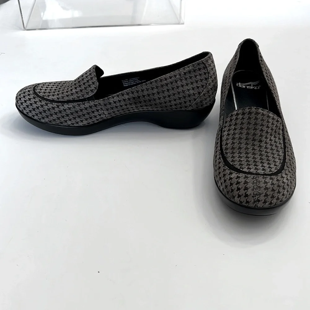 Dansko “Debra” leather slip on wedge loafer in houndstooth size 41 = 10.5/11